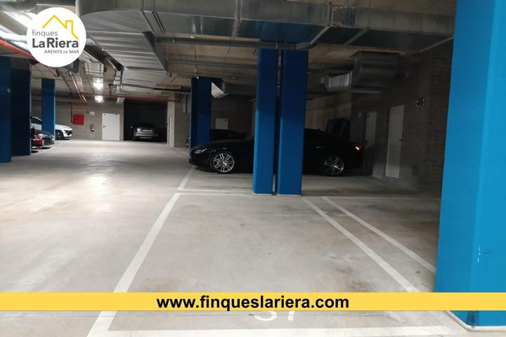 PLAZA DE PARQUING DE TAMAÑO GRANDE Y DE FACIL APARCAR photo 0