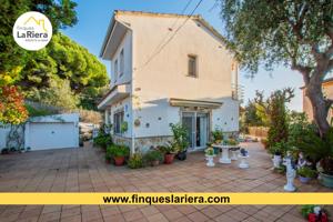 PRECIOSA TORRE CON UN TERRENO DE 400 M2 Y PISCINA. photo 0