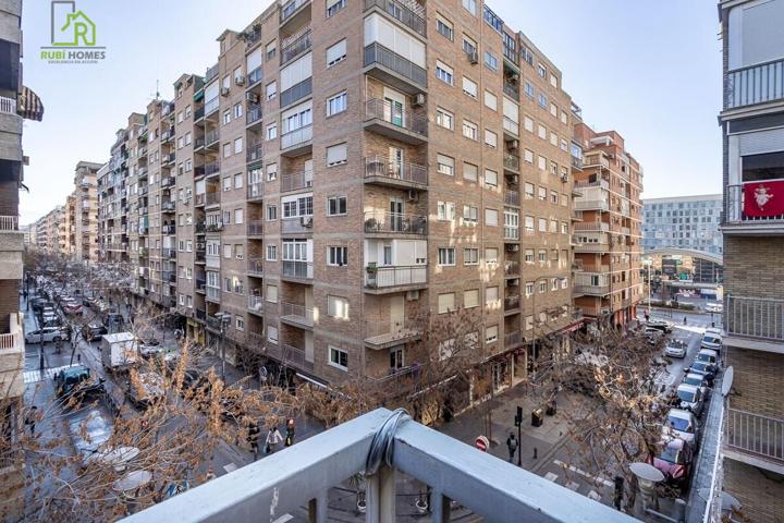 Venta de piso en el centro de Granada con garaje y trastero. photo 0
