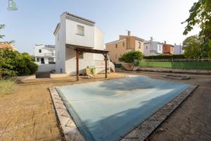 Chalet con gran parcela y piscina en Albolote photo 0