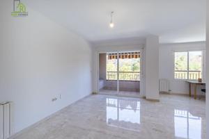 PISO EN LA ZONA ARABIAL photo 0