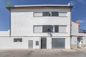 Edificio de nueva construcción en Churriana De La Vega photo 0