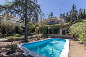 CASA CON TERRENO Y PISCINA EN LA ZUBIA photo 0