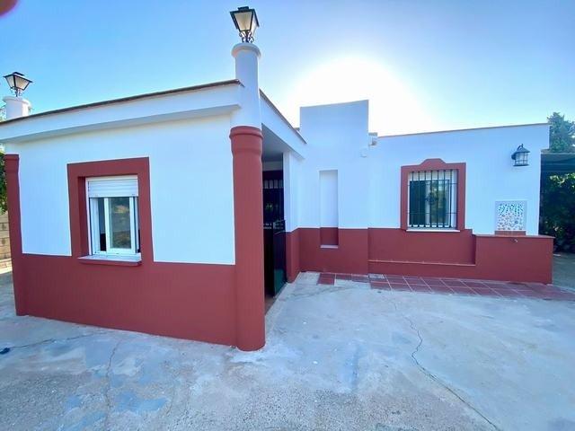 ZONA LA PERLA - Parcela de terreno de 1.200 m2 con casa de 3 habitaciones. photo 0