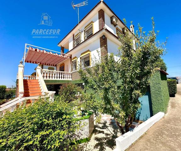 POSIBILIDAD DE SER HIPOTECABLE Parcela de 2.000 m2 con casa de 162 m2 y sótano de 90 m2 con piscina. photo 0