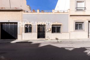 CASA INDEPENDIENTE CON GARAJE Y TERRAZA EN PLAZA DE TOROS photo 0