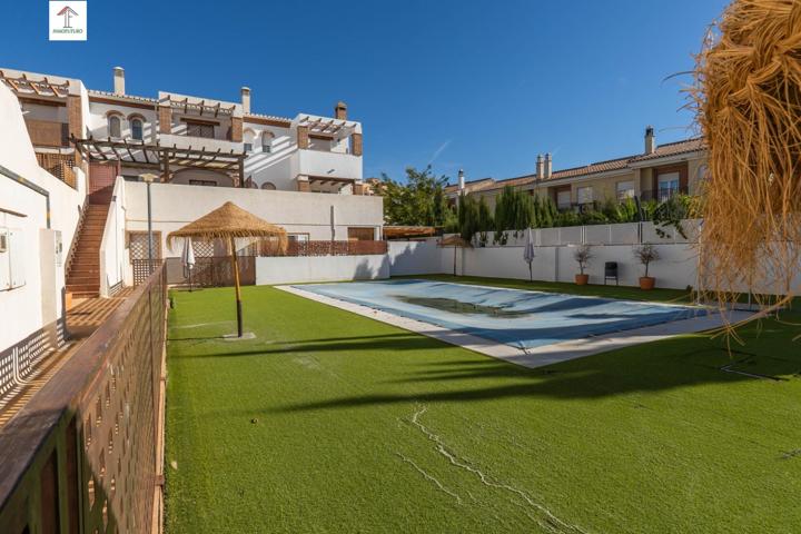 Gran chalet pareado con piscina comunitaria detrás de la Ruta del Veleta photo 0