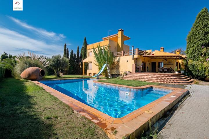 Gran chalet en Alhendín con 7 dormitorios, piscina y pista de tenis. Ideal como inversión para alquiler rural photo 0