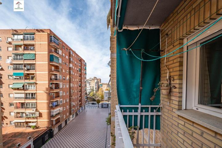 Piso en Vergeles, junto parada de metro. photo 0