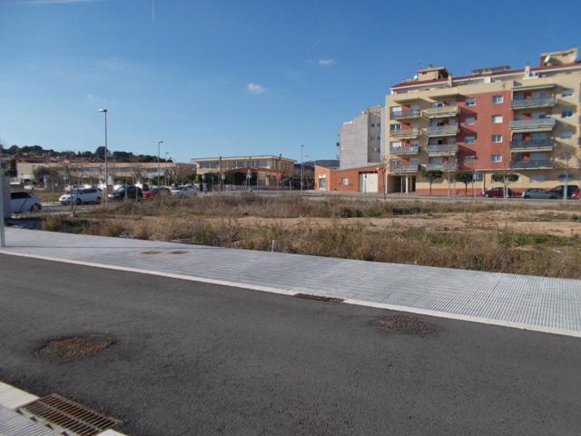 Parcela en zona escolar photo 0