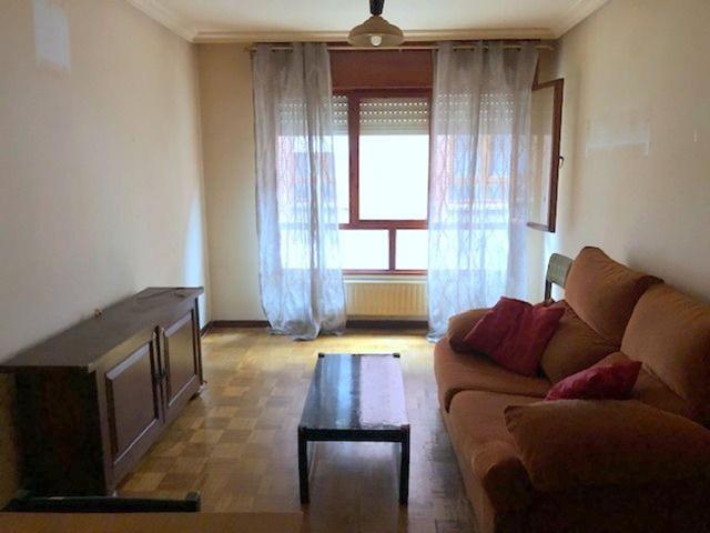 Piso En venta en Calle Fray Ceferino, Corredoria-Huca-Teatinos, Oviedo photo 0