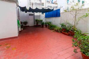 Piso con estupendo patio en plena Avenida Principal de San Roque photo 0