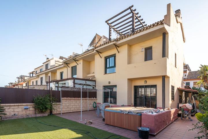Unifamiliar Pareada En venta en Estanque, Benamara - Atalaya, Estepona photo 0