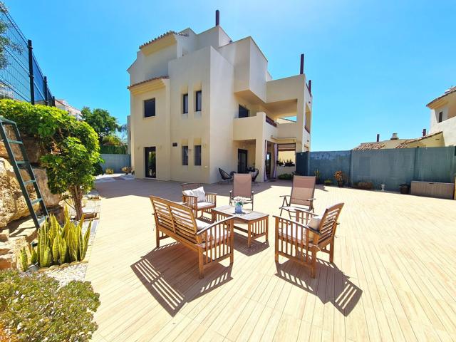 Piso En venta en Calle Cartama, 3, Selwo, Estepona photo 0