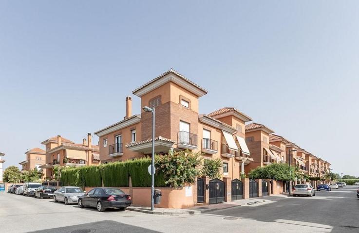 Exclusivo Chalet Pareado con Licencia Turística y Piscina Privada: Tu Paraíso Personal photo 0