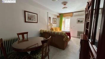 Apartamento amueblado con plaza de garaje situado junto al Hospital Virgen de las Nieves. photo 0