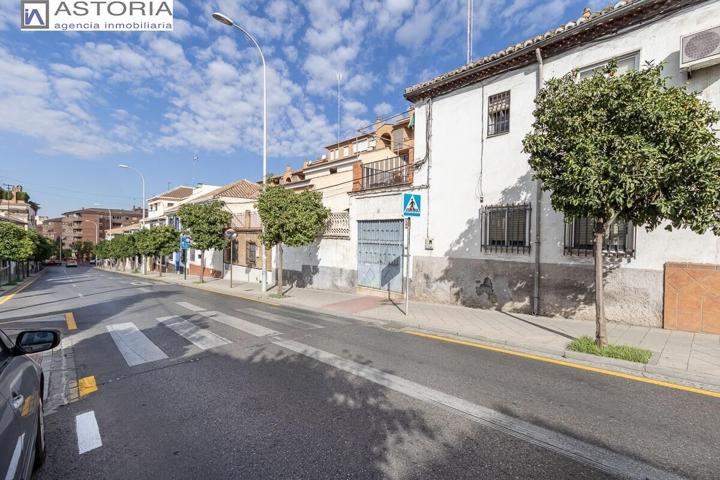 Casa con gran patio para reformar en Cardenal Parrado photo 0