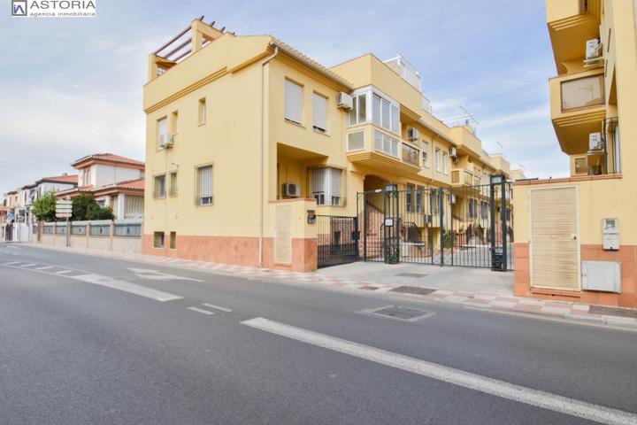 Armilla. Vivienda unifamiliar adosada. 3 dormitorios. 2 baños. 1 aseo. photo 0