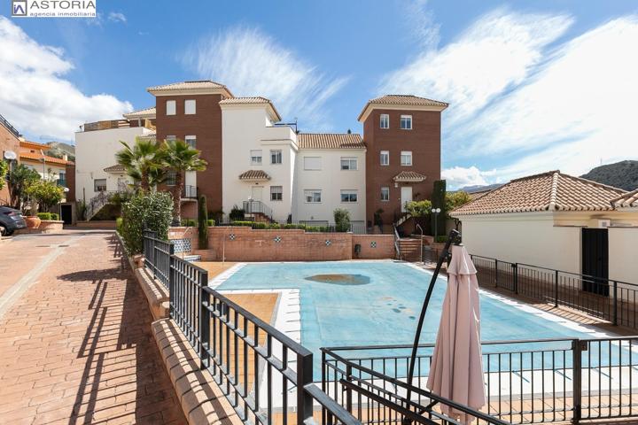 CASA EN VENTA EN URBANIZACIÓN PRIVADA JUNTO AL HOSPITAL VITHAS! photo 0