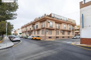 🏡 ¡Acogedor piso con garaje y trastero en Churriana de la Vega! photo 0