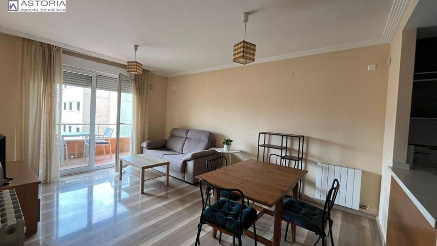 Apartamento amueblado situado en la Plaza Ciudad de los Carmenes (Plaza de Toros) photo 0