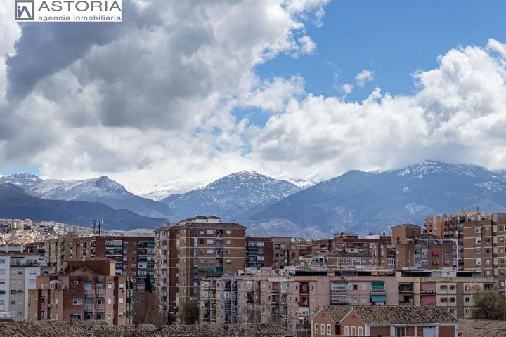 Exclusivo ático en Parque de las Infantas: luz, vistas y posibilidades infinitas photo 0