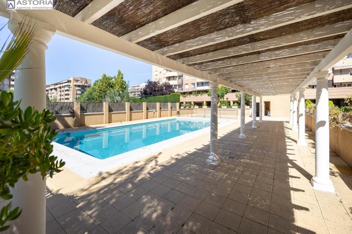 Apartamento con terraza, garaje, trastero en urbanización piscina. Residencial Sanders II. Granada. photo 0