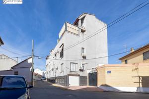 Piso en Albolote. Junto a Avda. Reyes Católicos photo 0