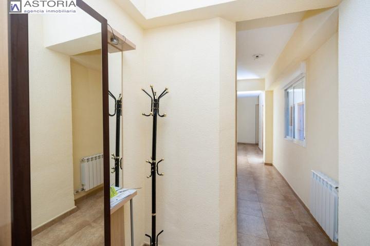 FANTÁSTICO PISO EN PLENO CENTRO DE GRANADA, IDEAL PARA VIVIR O INVERTIR. photo 0