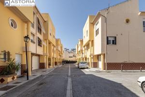 ¡Tu casa ideal te espera en Los Ogíjares! Tranquilidad, vistas y espacio para toda la familia photo 0