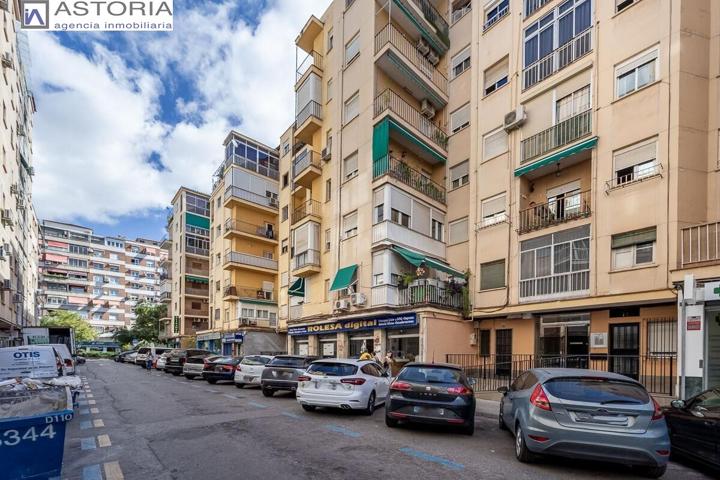 🌟 Semi-ático junto al Parque García Lorca: vive o invierte en una de las zonas más deseadas de Granada photo 0