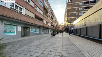 Local comercial junto Plaza Einstein photo 0