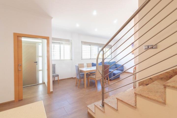 CASA DE PUEBLO INDEPENDIENTE SEMINUEVA CON GARAJE, 3 DORMITORIOS Y 3 BAÑOS, BUHARDILLA, SAUNA, Y MÁS photo 0