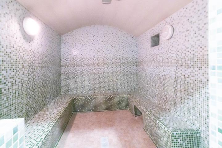 OPORTUNIDAD DE NEGOCIO: TRASPASO Y ALQUILER DE LOCAL CON LICENCIA DE SPA, ESTETICA CON AGUA Y LUZ photo 0