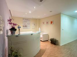 LOCAL COMERCIAL EN ENTRESUELO CON LICENCIA DE CLINICA Y SPA URBANO, USO SANITARIO LISTO PARA INICIAR photo 0