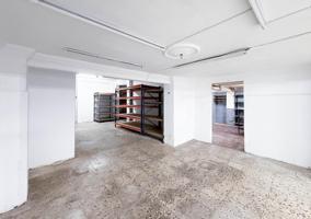 LOCAL COMERCIAL EN CALLE DENIA CON ALTILLO, ALTAS DE LUZ Y DE AGUA Y PERSIANA AUTOMATICA photo 0