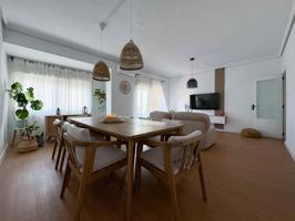 HERMOSO PISO DE 4 DORMITORIOS, BAÑO, ASEO, GALERÍA, BALCÓN-TERRAZA, AMUEBLADO Y LISTO PARA ENTRAR A VIVIR photo 0