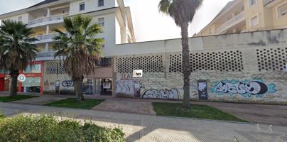 Amplio local en venta en Avenida de Elvas photo 0