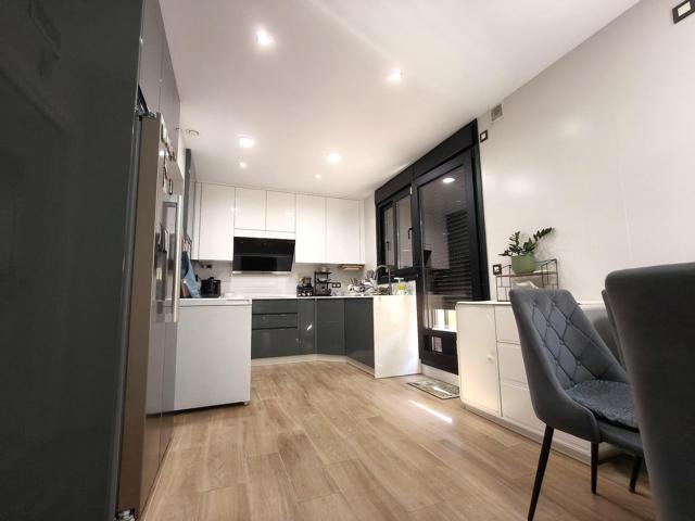 Unifamiliar Pareada En venta en Avda. Elvas, Badajoz photo 0