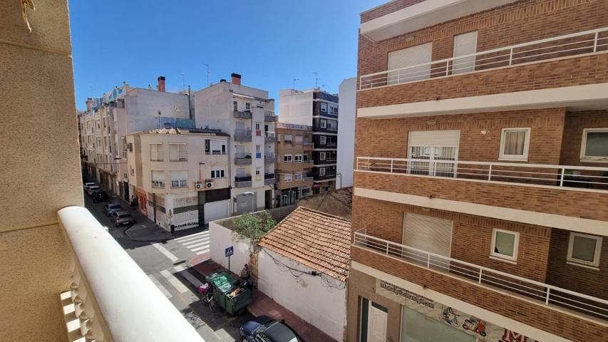 Tu Piso de 4 dormitorios + garaje en el centro de Torrevieja. Paralela a Caballero de Rodas photo 0