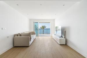 Espectacular apartamento reformado con vistas al mar photo 0