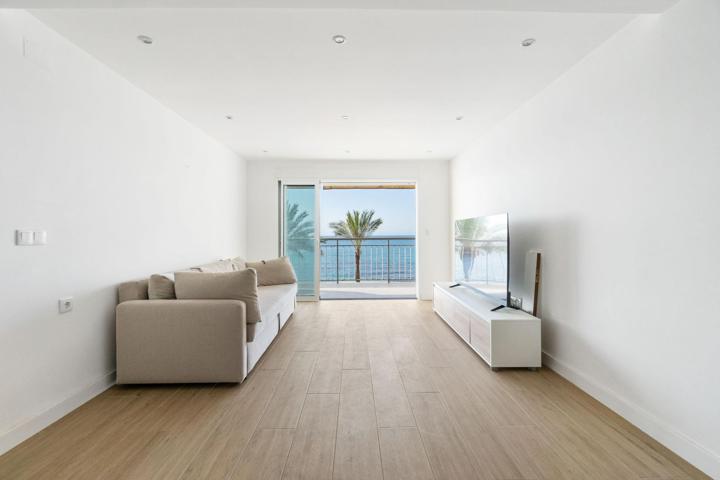 Espectacular apartamento reformado con vistas al mar photo 0