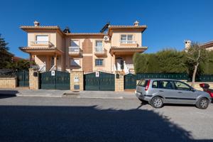 Tu sueño a la venta!!! Casa pareada en una de las zonas más tranquilas de Granada. photo 0