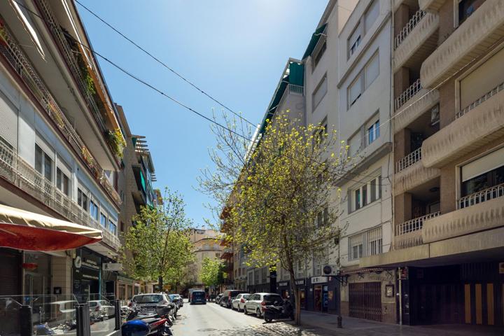 Fantástico piso en pleno centro de Granada photo 0