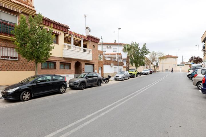 EXCLUSIVA CASA EN LA MEJOR AVENIDA DE MARACENA photo 0