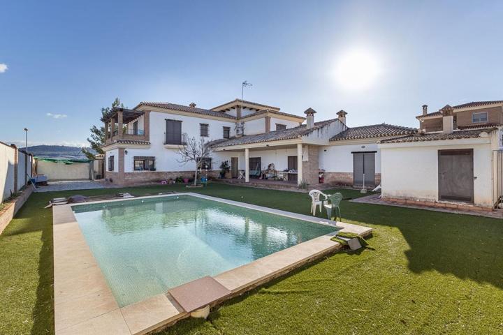CHALET EN URBANIZACIÓN LOS CORTIJOS (PANTANO DE CUBILLAS) photo 0