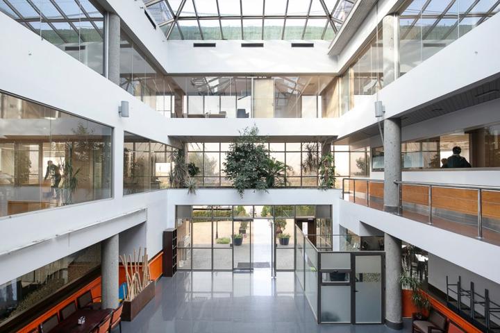 Espectacular edificio a las puertas de Granada , con un uso terciario , con 5 plantas. photo 0