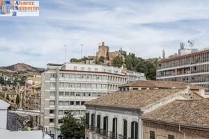 PRECIOSO ÁTICO DÚPLEX EN ALQUILER EN REYES CATÓLICOS, EN PLENO CENTRO HISTÓRICO DE LA CIUDAD photo 0