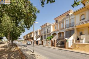 Venta de casa adosada en Churriana de la Vega (Granada) photo 0