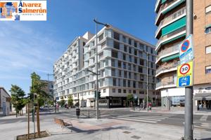 Estupendo piso en calle Arabial en edificio Ramade, con plaza de garaje y trastero opcional. photo 0